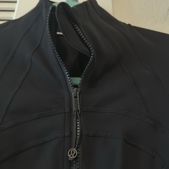 Lululemon - Picture 2 of 4